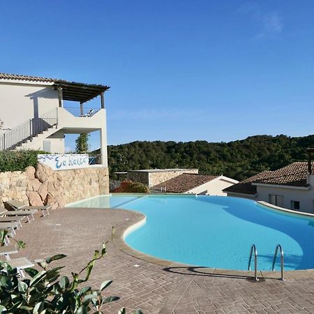 Residence Con Piscina A 4 Km Da Baja Sardinia Cala Bitta Buitenkant foto