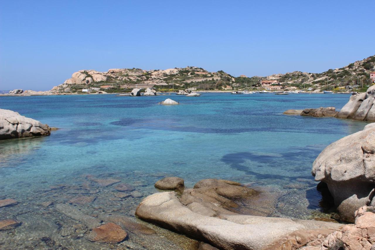 Residence Con Piscina A 4 Km Da Baja Sardinia Cala Bitta Buitenkant foto