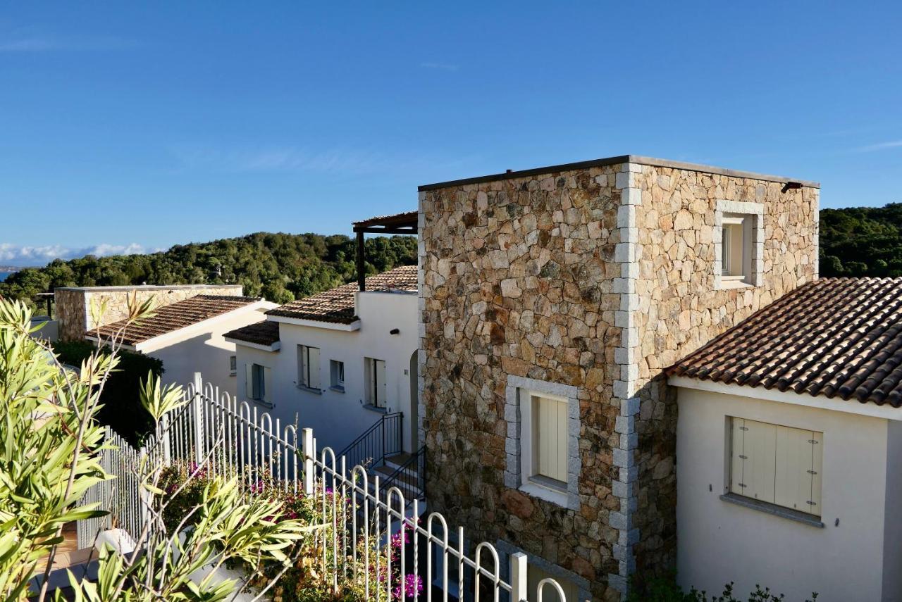 Residence Con Piscina A 4 Km Da Baja Sardinia Cala Bitta Buitenkant foto
